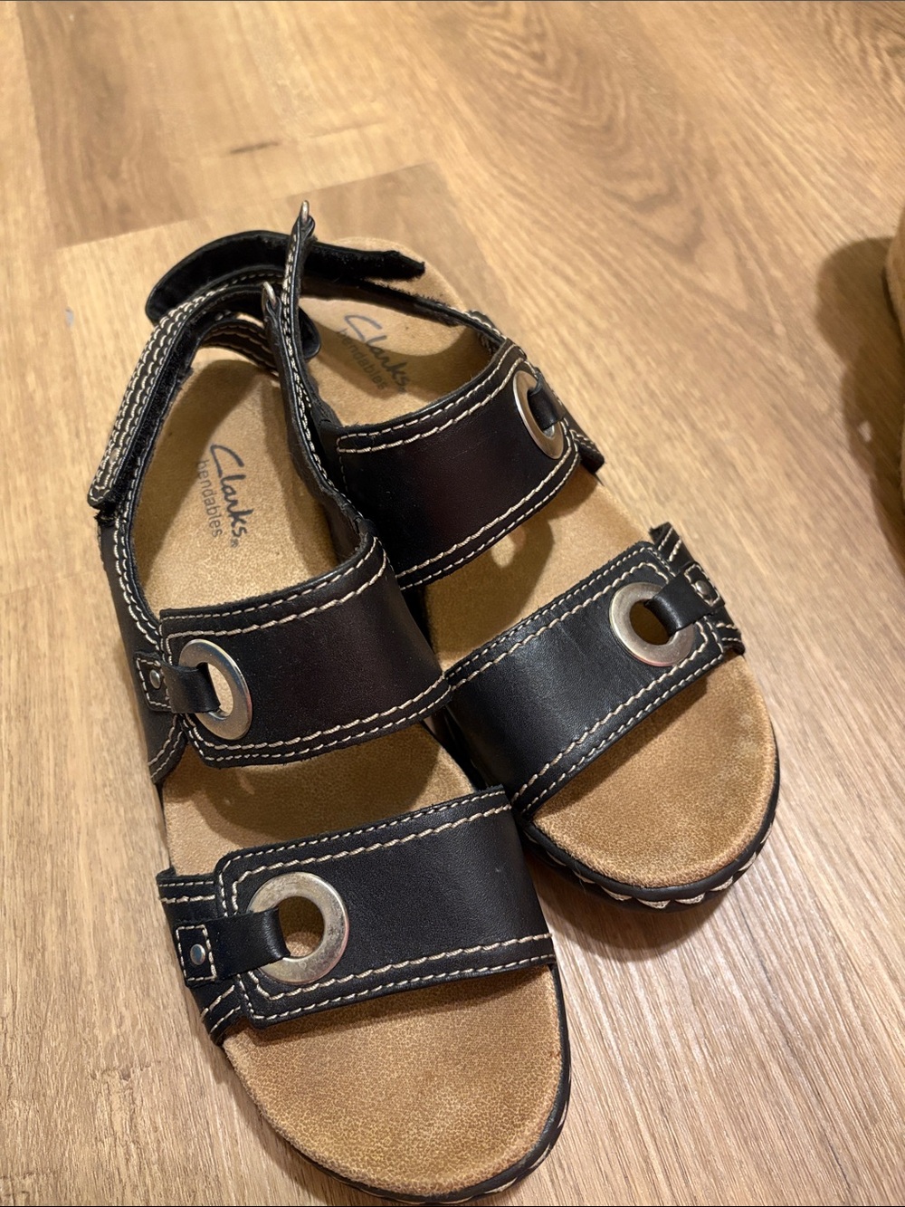 WOMENS CLARKE BENDABLE SANDALS SZ 7